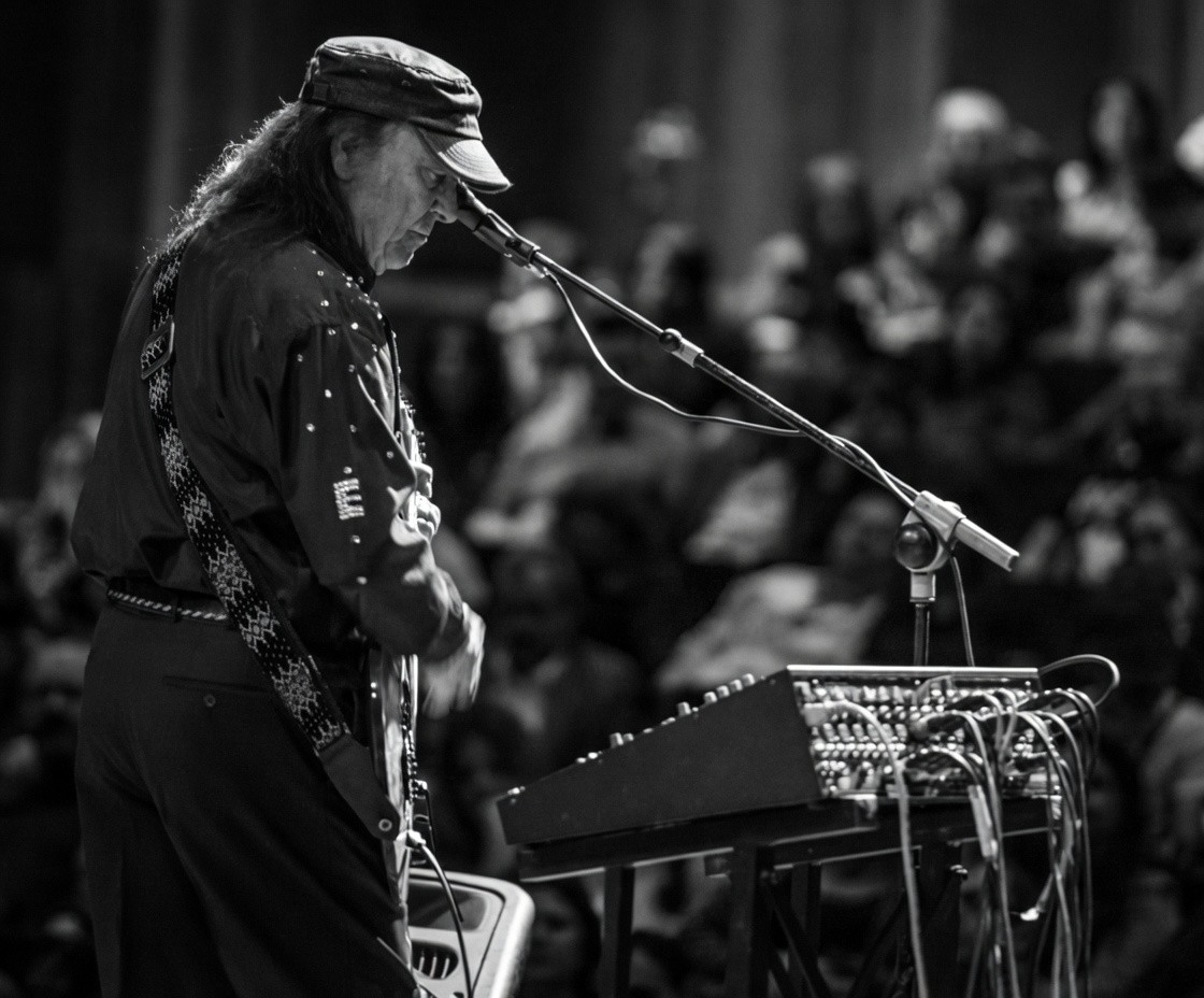 Erkin Koray live performance